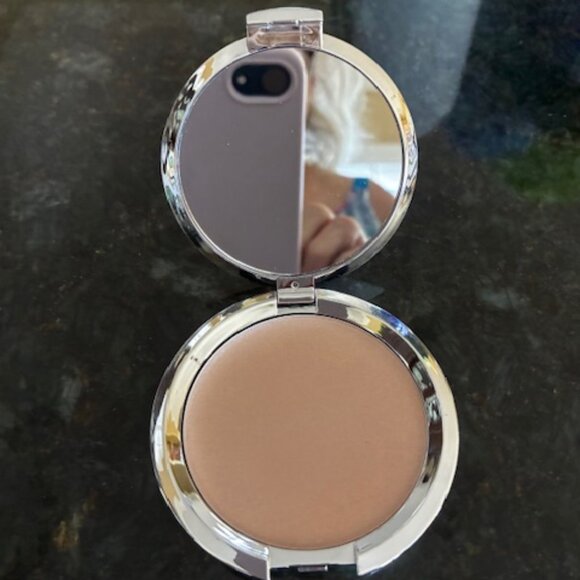 IT Cosmetics Hello Light Creme Anti-Aging Radiance Creme Luminizer Radiance-NEW - Picture 3 of 3